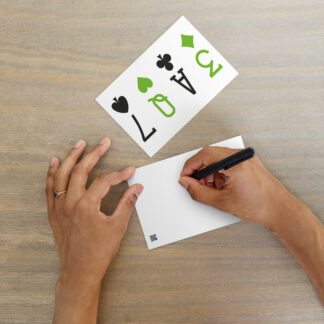 Postkarte mit der Aufschrift L.O.V.E aus Kartenspielsymbole